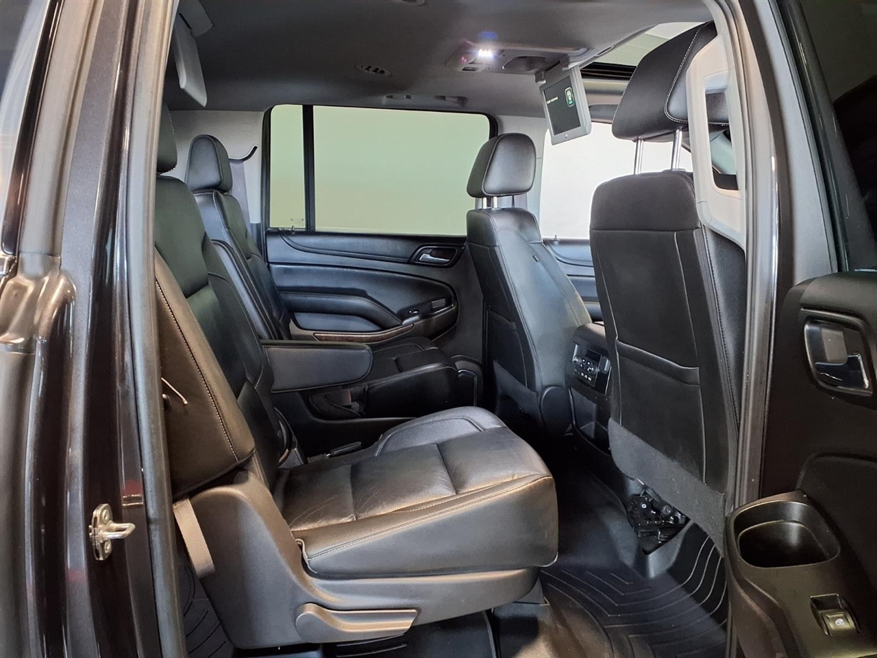 Chevrolet Suburban 4WD 4dr 1500 LT 2017