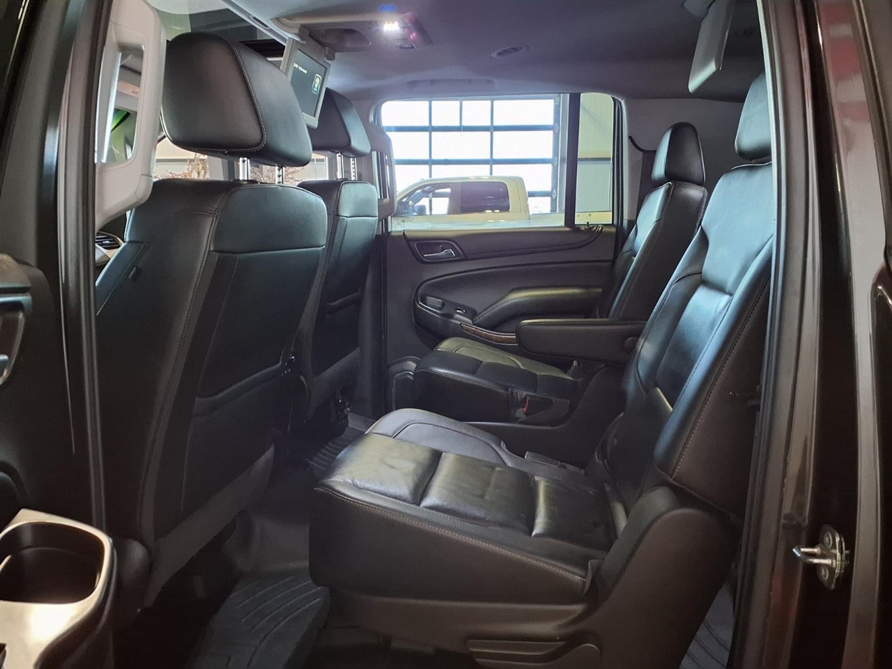 Chevrolet Suburban 4WD 4dr 1500 LT 2017