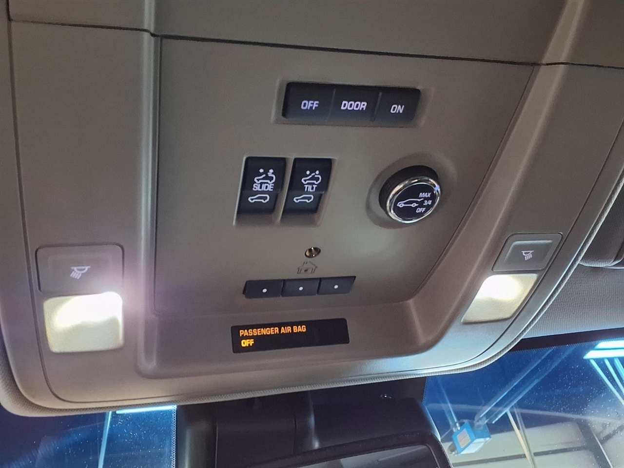 Chevrolet Suburban 4WD 4dr 1500 LT 2017