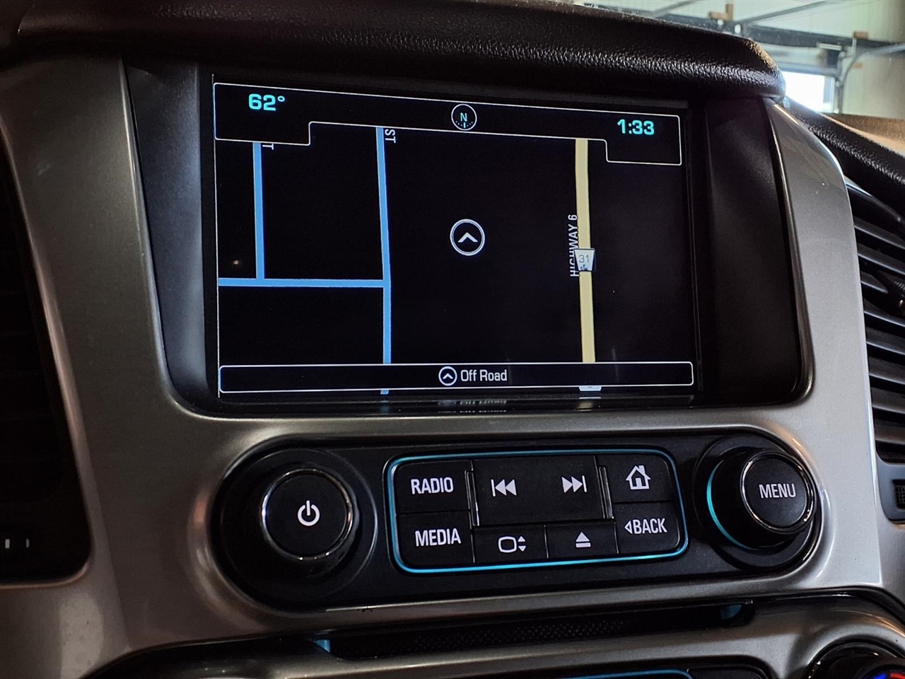 Chevrolet Suburban 4WD 4dr 1500 LT 2017