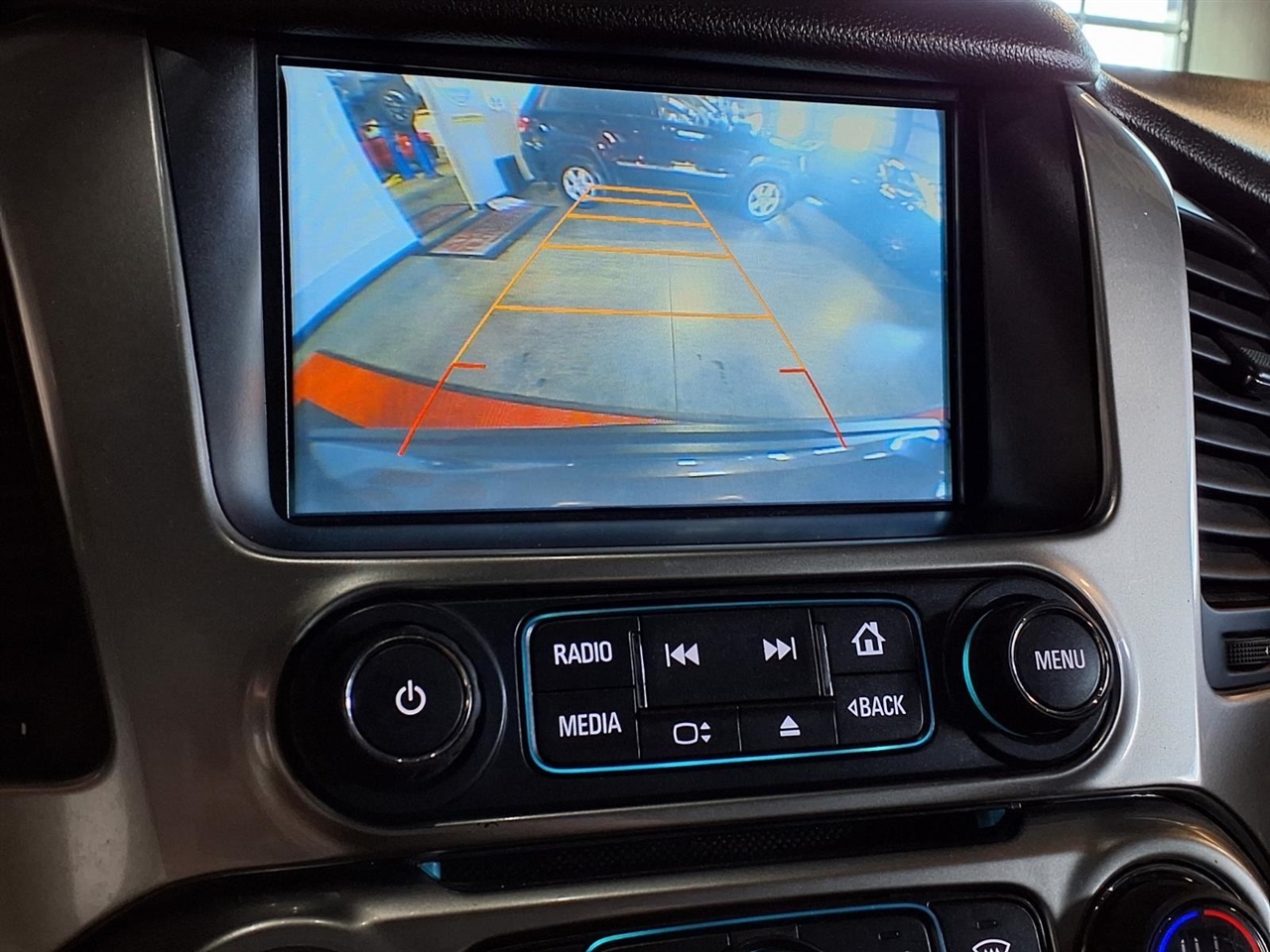 Chevrolet Suburban 4WD 4dr 1500 LT 2017