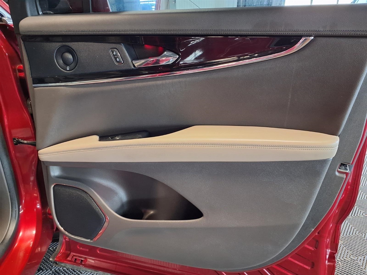 Lincoln Nautilus Reserve AWD 2021