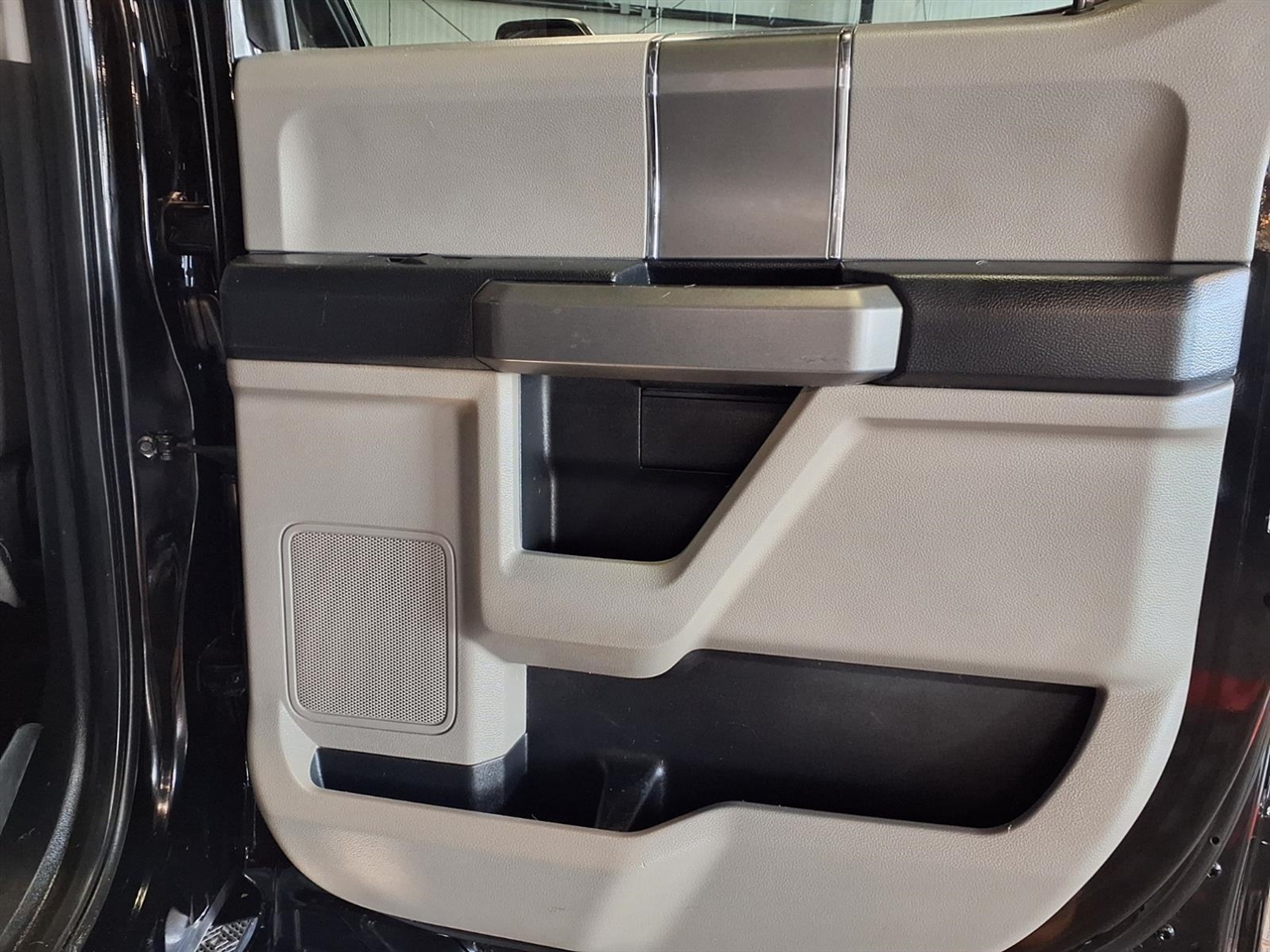 Ford Super Duty F-250 SRW King Ranch 4WD Crew Cab 8' Box 2017