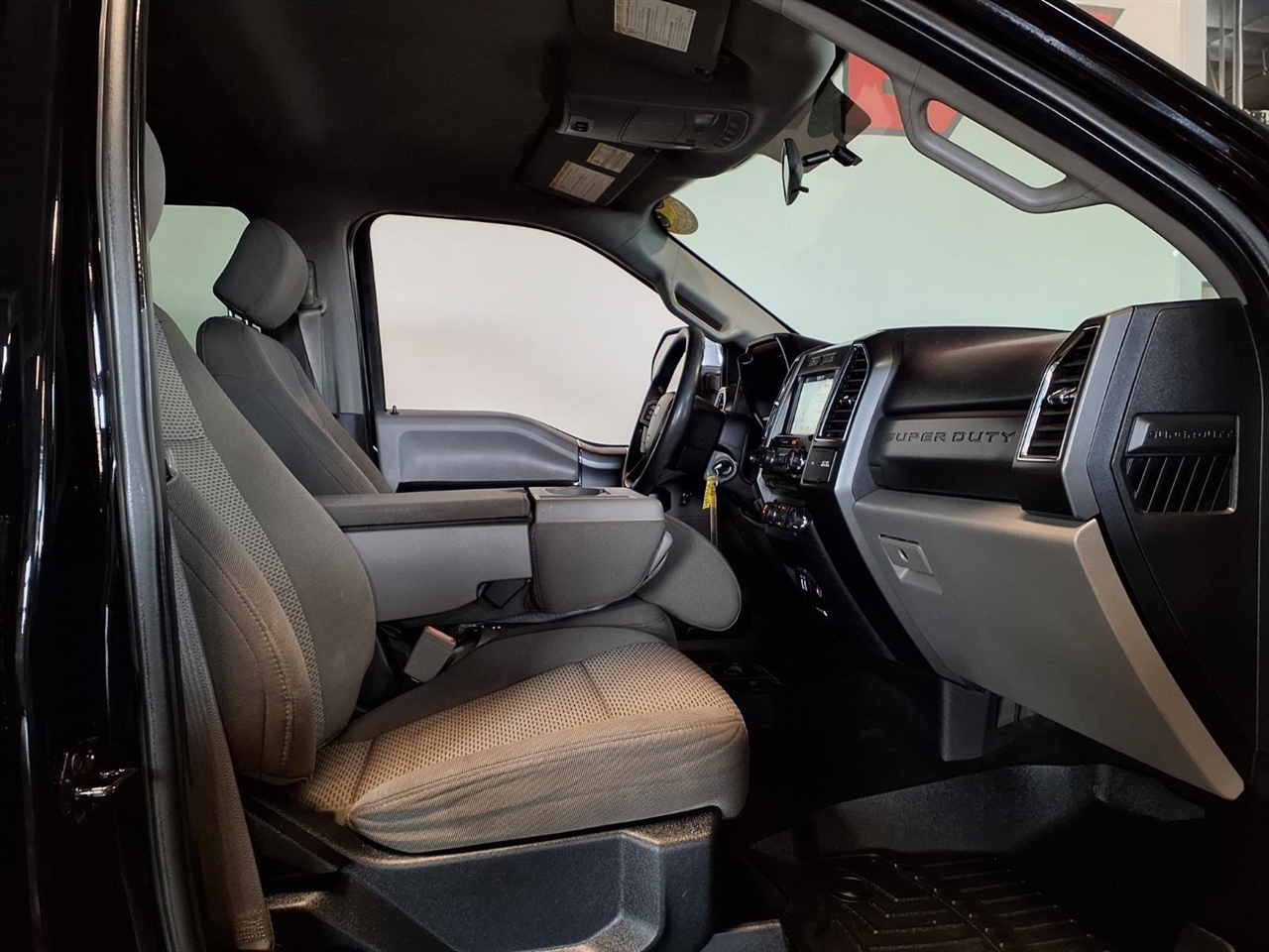 Ford Super Duty F-250 SRW King Ranch 4WD Crew Cab 8' Box 2017