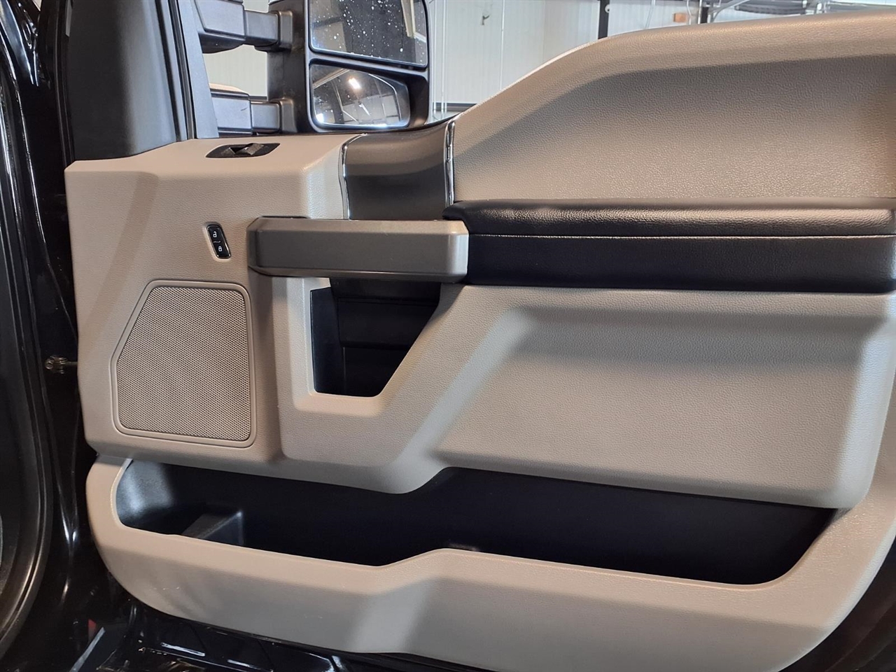 Ford Super Duty F-250 SRW King Ranch 4WD Crew Cab 8' Box 2017