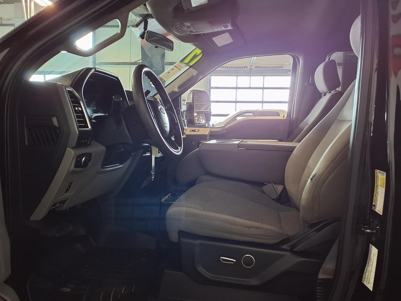 Ford Super Duty F-250 SRW King Ranch 4WD Crew Cab 8' Box 2017