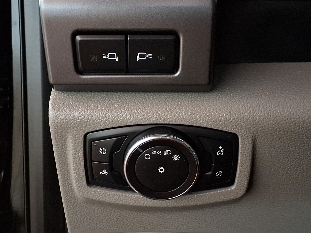 Ford Super Duty F-250 SRW King Ranch 4WD Crew Cab 8' Box 2017