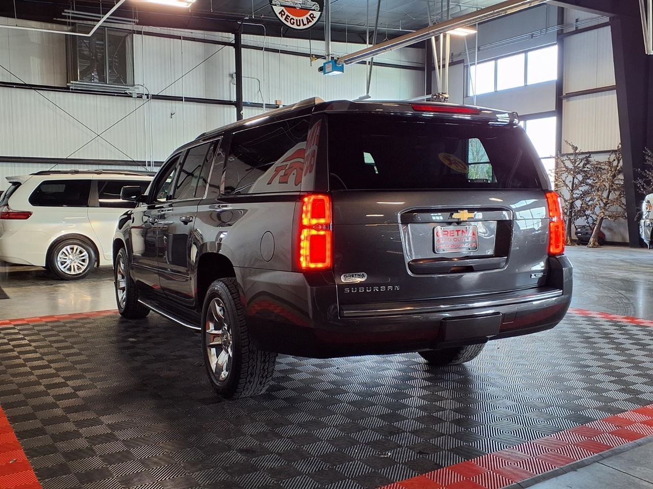 Chevrolet Suburban 4WD 4dr 1500 Premier 2017
