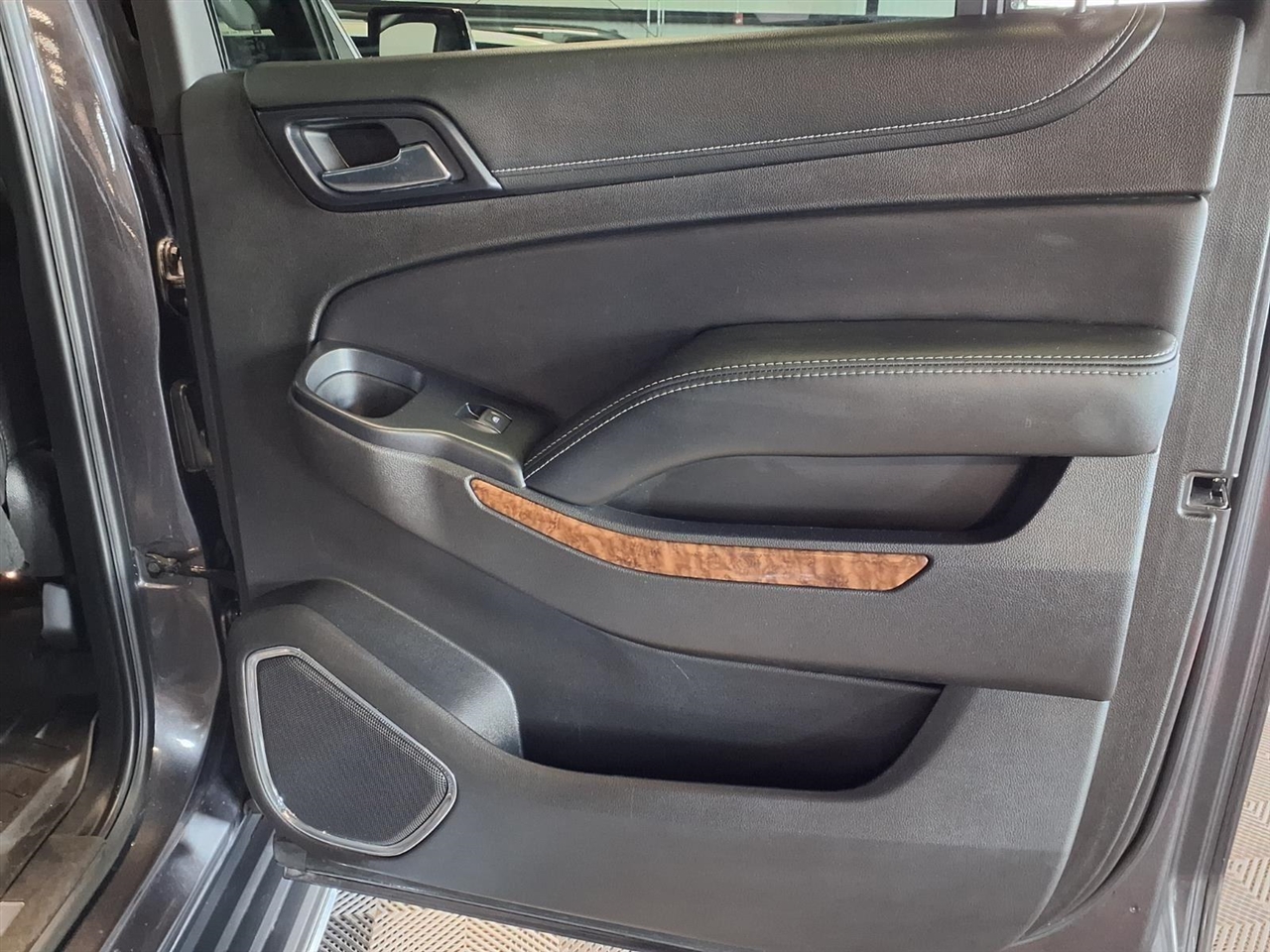 Chevrolet Suburban 4WD 4dr 1500 Premier 2017