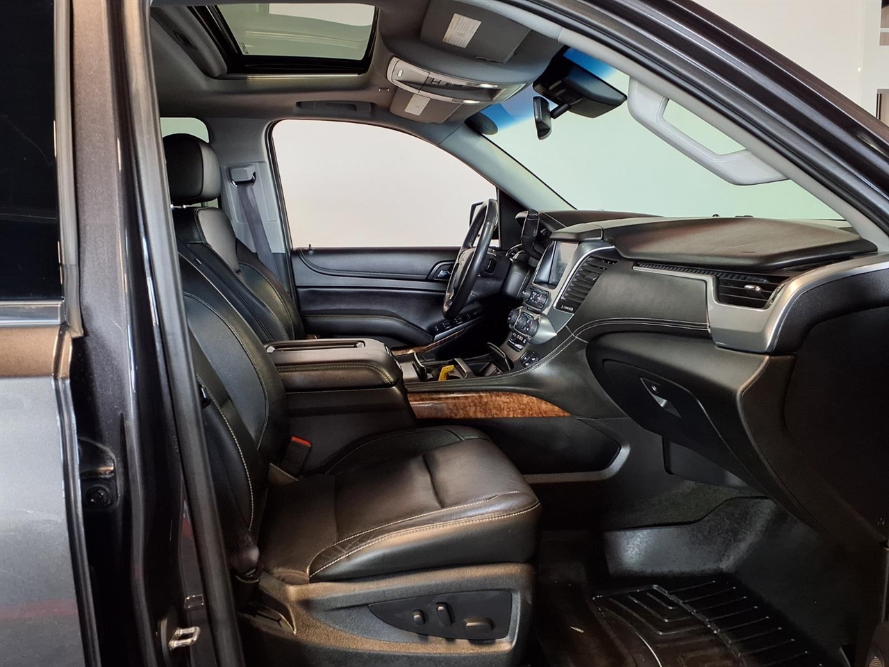 Chevrolet Suburban 4WD 4dr 1500 Premier 2017