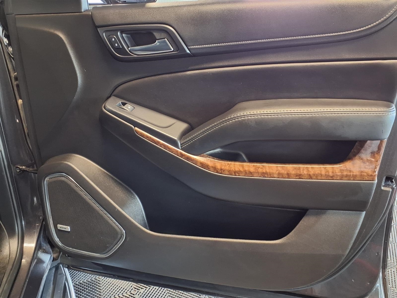 Chevrolet Suburban 4WD 4dr 1500 Premier 2017