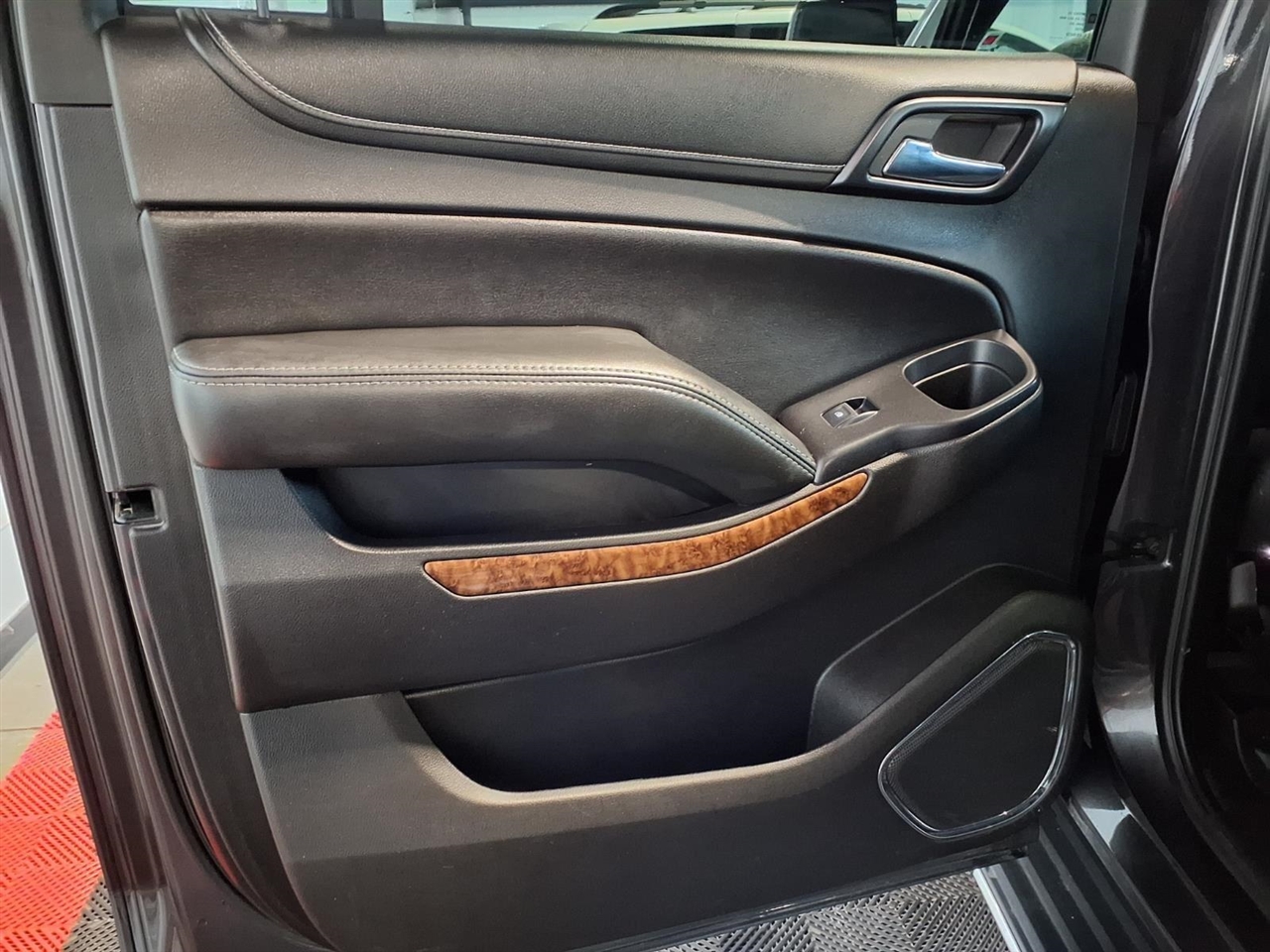 Chevrolet Suburban 4WD 4dr 1500 Premier 2017