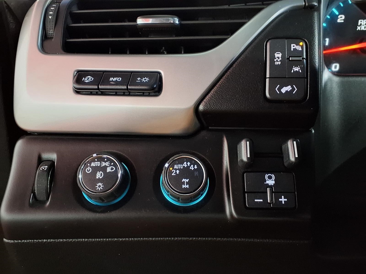 Chevrolet Suburban 4WD 4dr 1500 Premier 2017