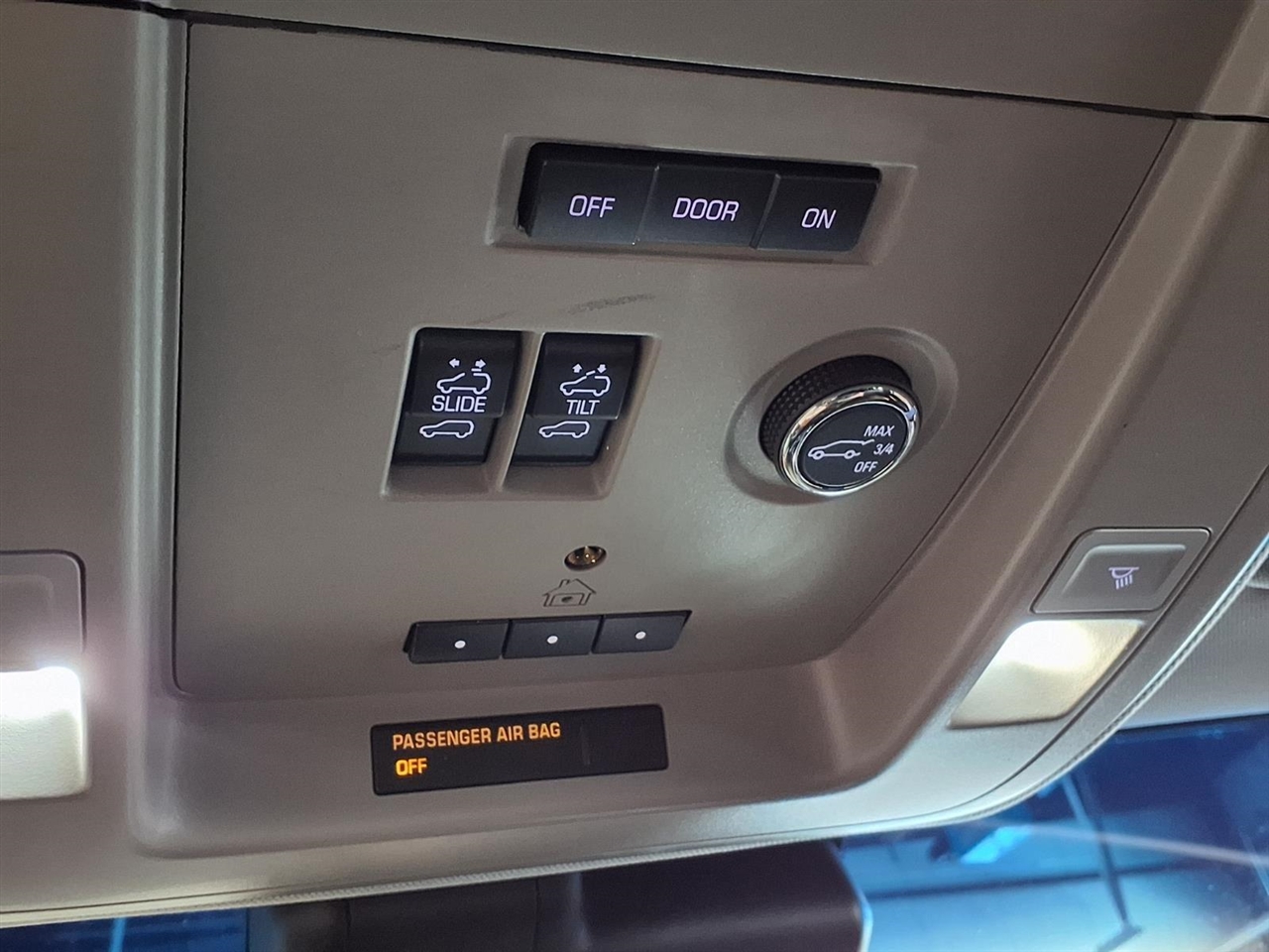 Chevrolet Suburban 4WD 4dr 1500 Premier 2017