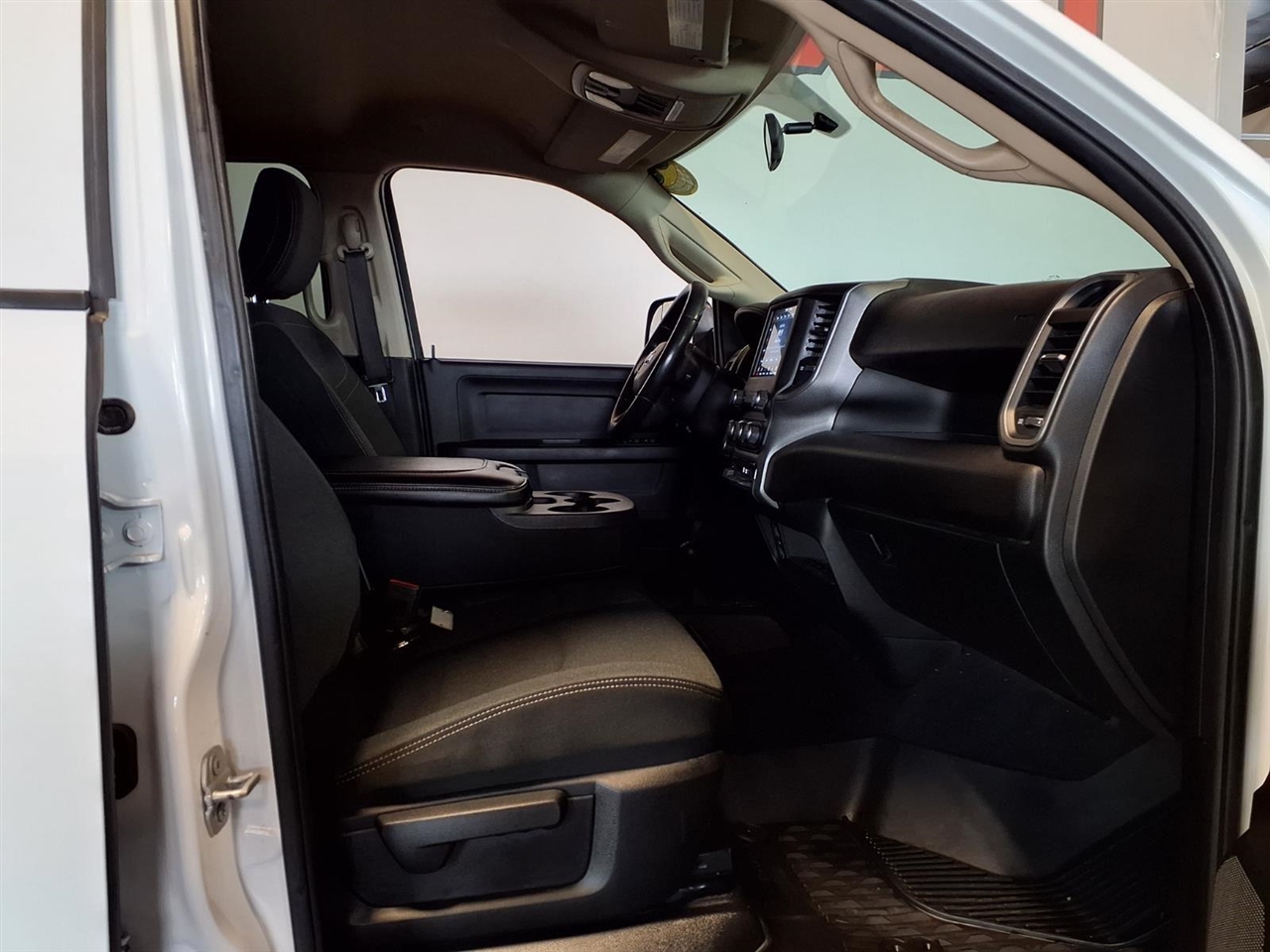 RAM 2500 Tradesman 4x4 Crew Cab 6'4" Box 2020