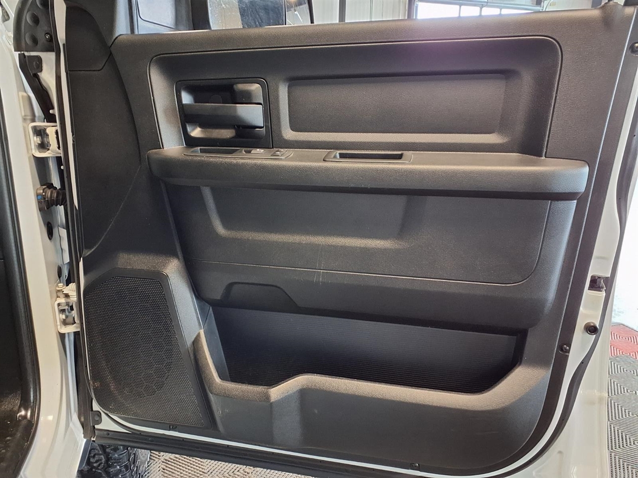 RAM 2500 Tradesman 4x4 Crew Cab 6'4" Box 2020