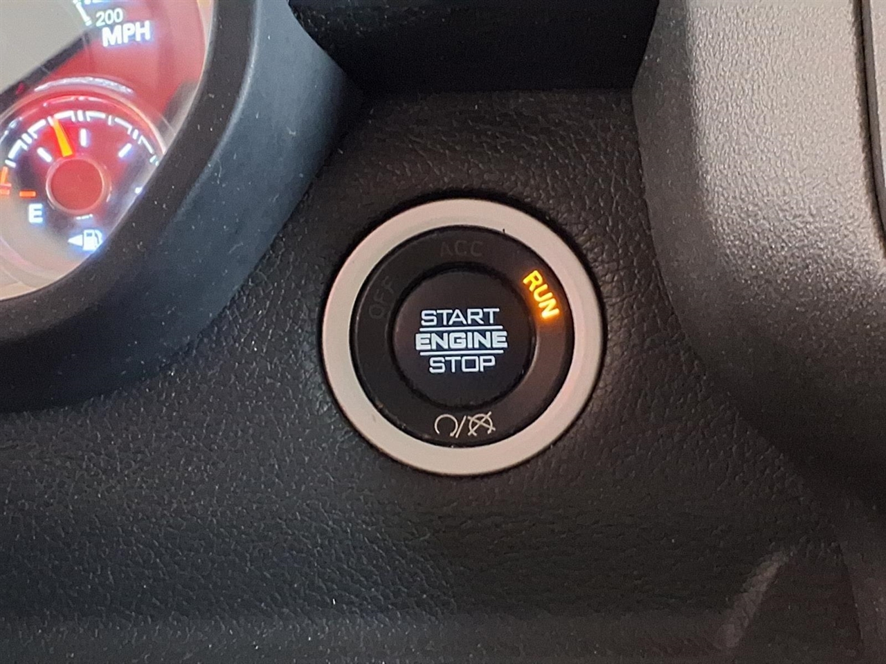 RAM 2500 Tradesman 4x4 Crew Cab 6'4" Box 2020