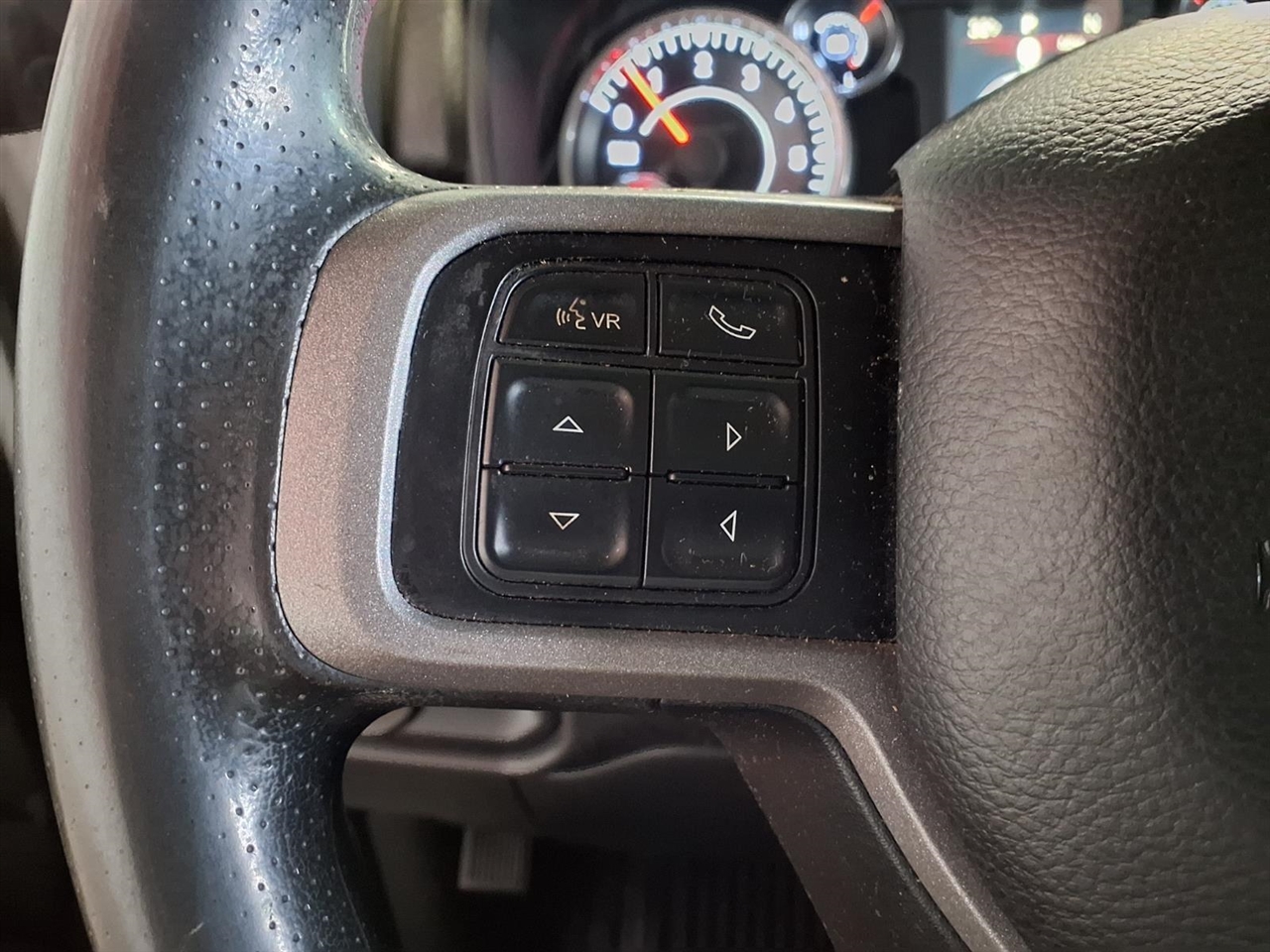 RAM 2500 Tradesman 4x4 Crew Cab 6'4" Box 2020