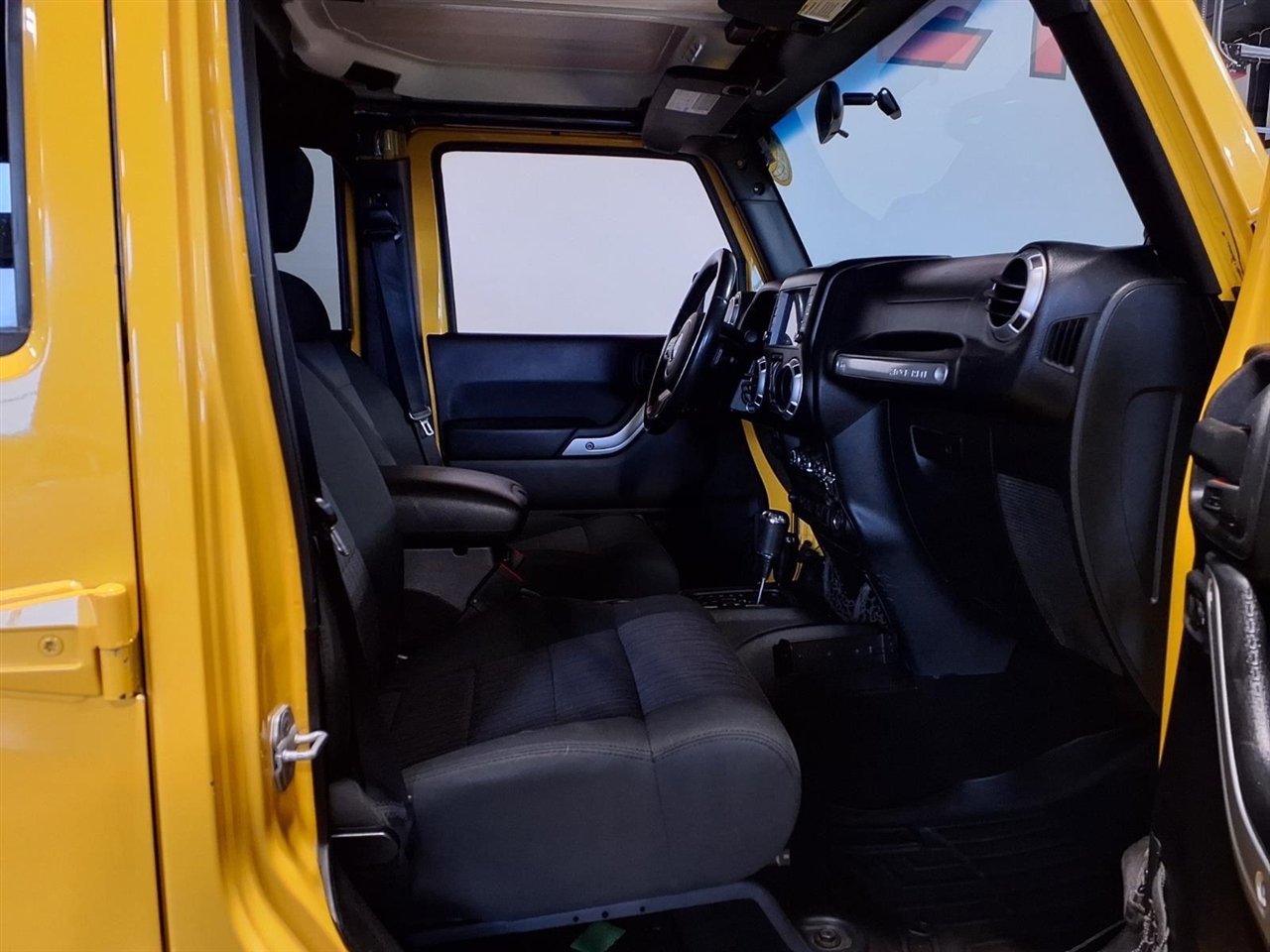 Jeep Wrangler Unlimited 4WD 4dr Rubicon 2011