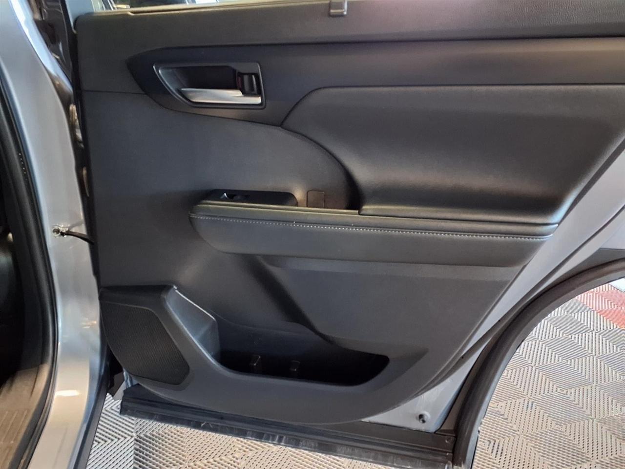 Toyota Highlander XLE AWD (Natl) 2021