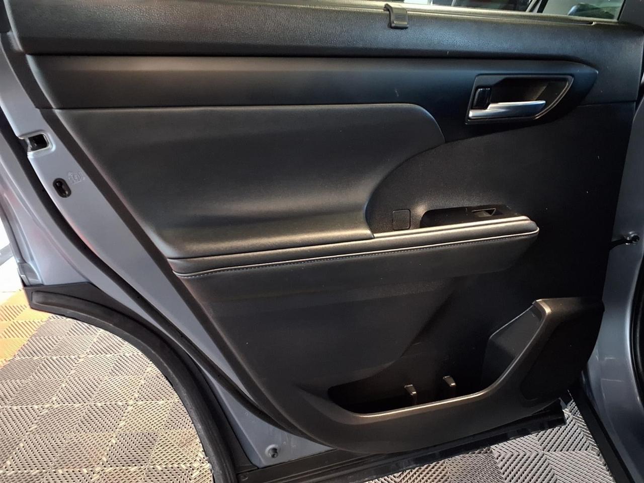 Toyota Highlander XLE AWD (Natl) 2021