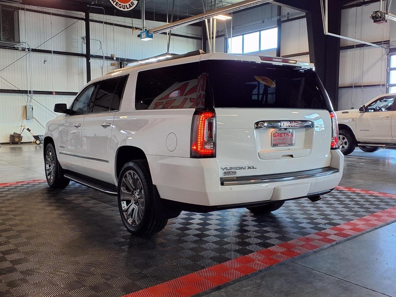 GMC Yukon XL 4WD 4dr Denali 2016