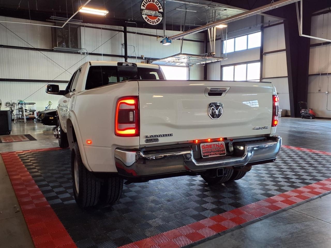 RAM 3500 Laramie 4x4 Crew Cab 8' Box 2022