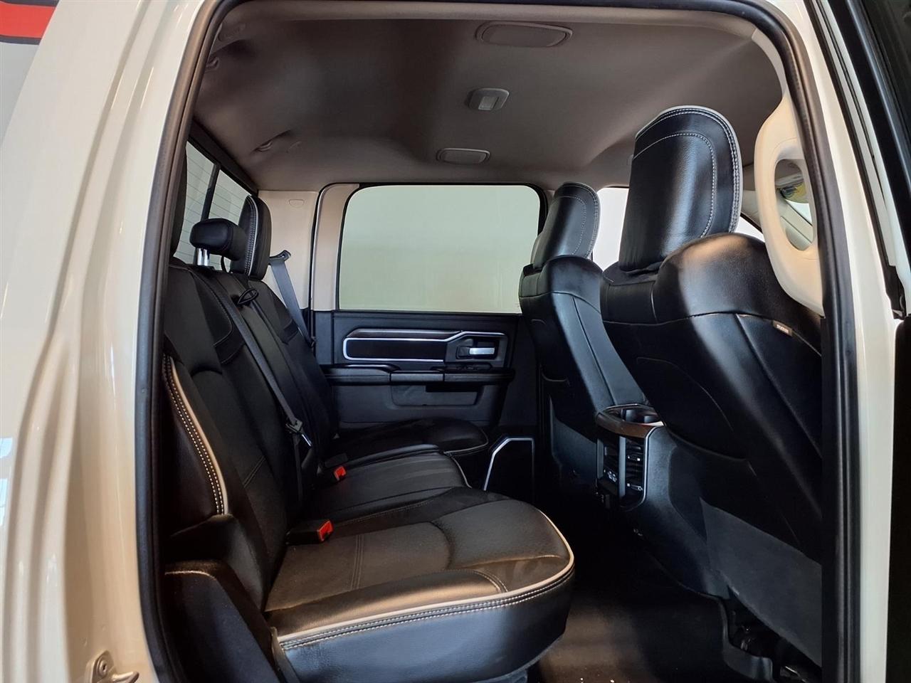 RAM 3500 Laramie 4x4 Crew Cab 8' Box 2022