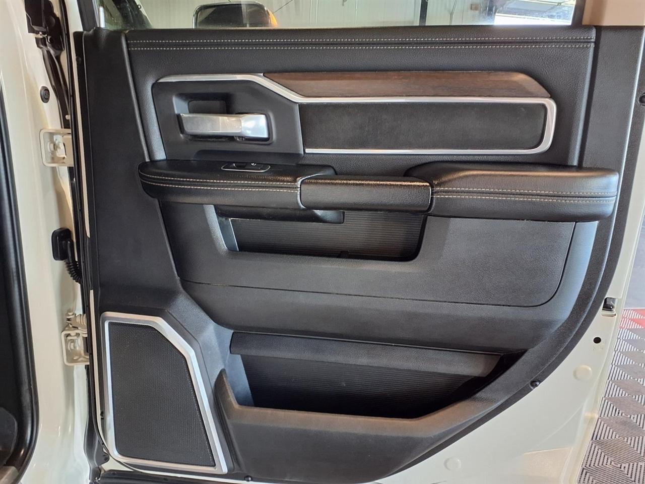 RAM 3500 Laramie 4x4 Crew Cab 8' Box 2022