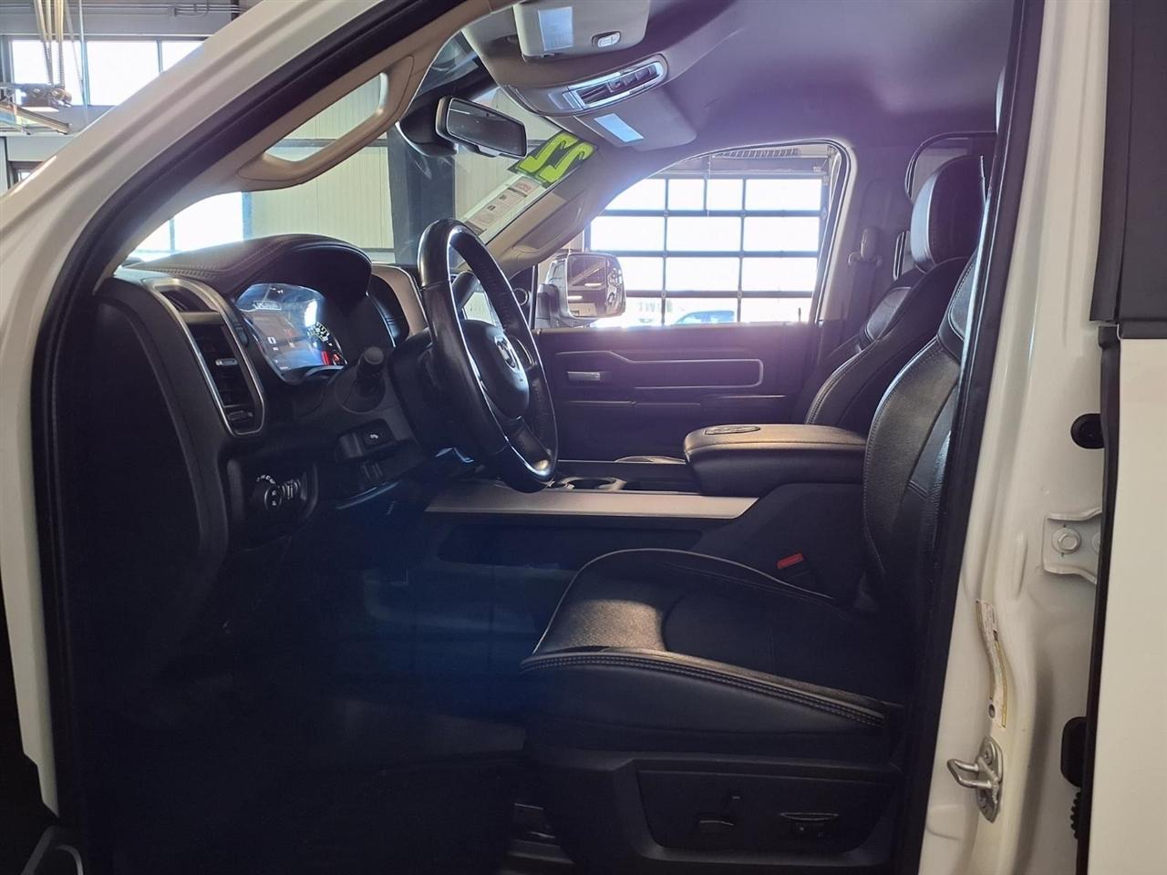 RAM 3500 Laramie 4x4 Crew Cab 8' Box 2022