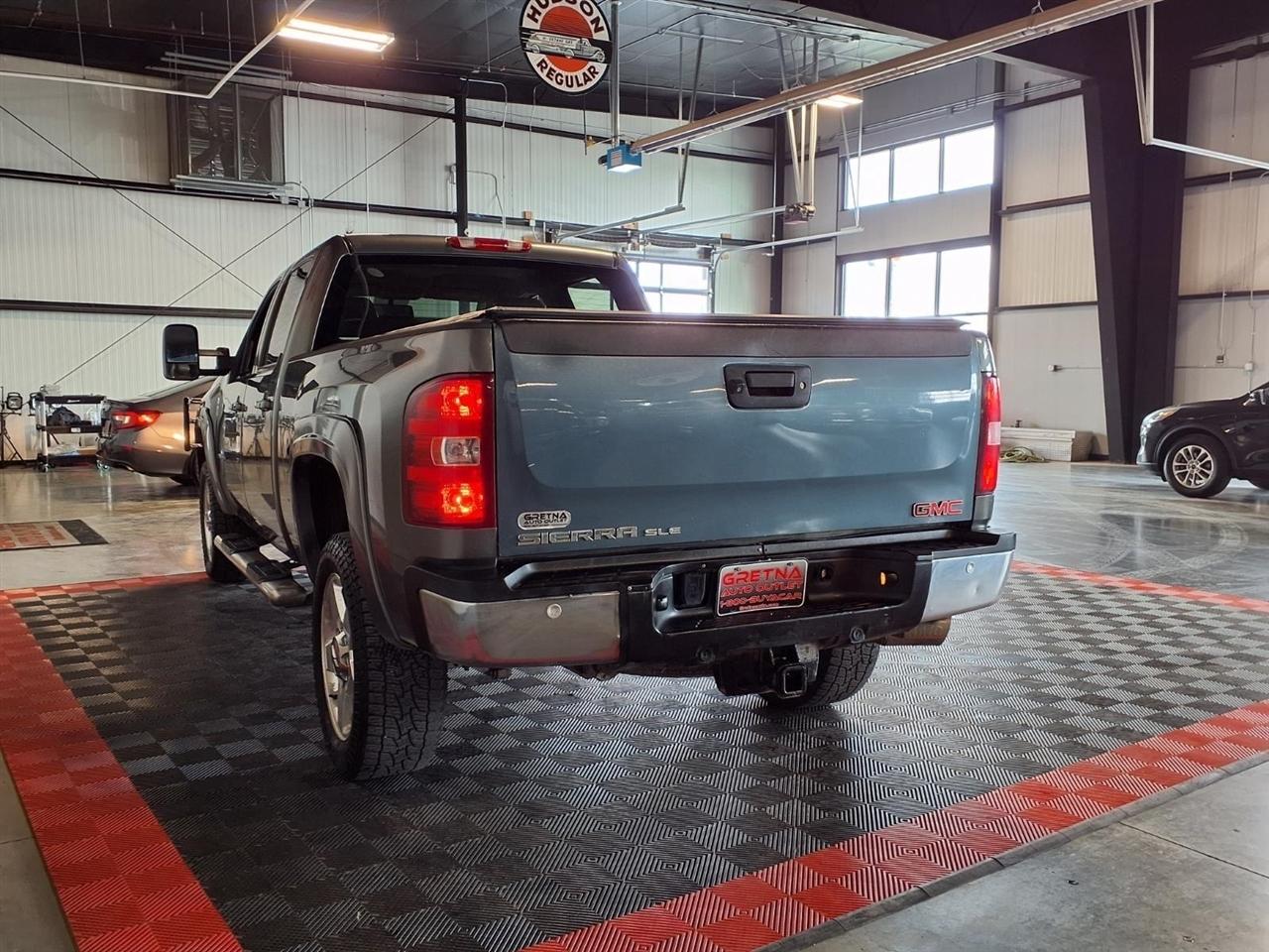 Chevrolet Silverado 2500HD 4WD Crew Cab 153.7" LTZ 2011