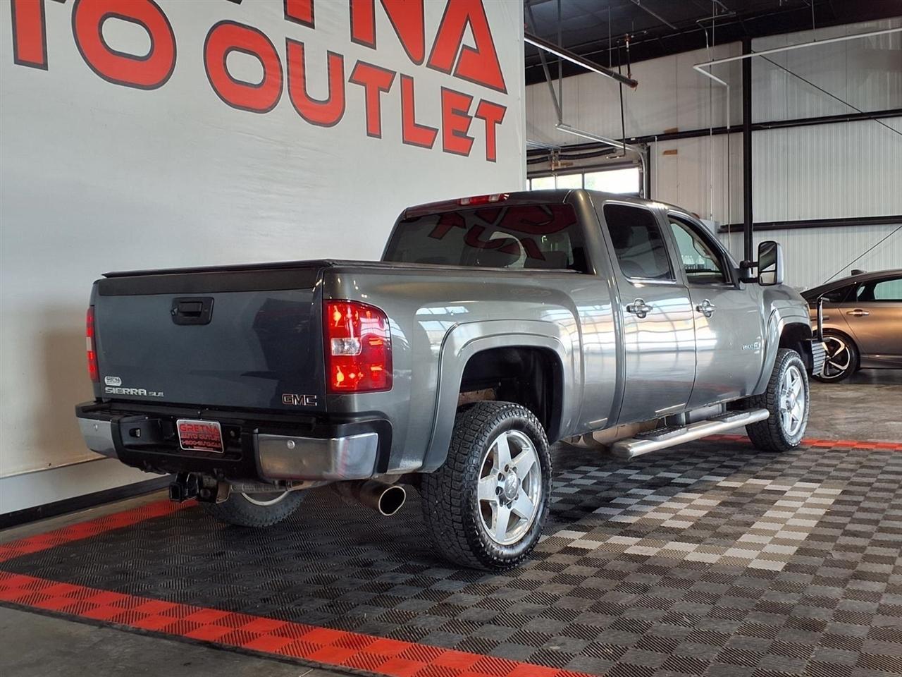 Chevrolet Silverado 2500HD 4WD Crew Cab 153.7" LTZ 2011