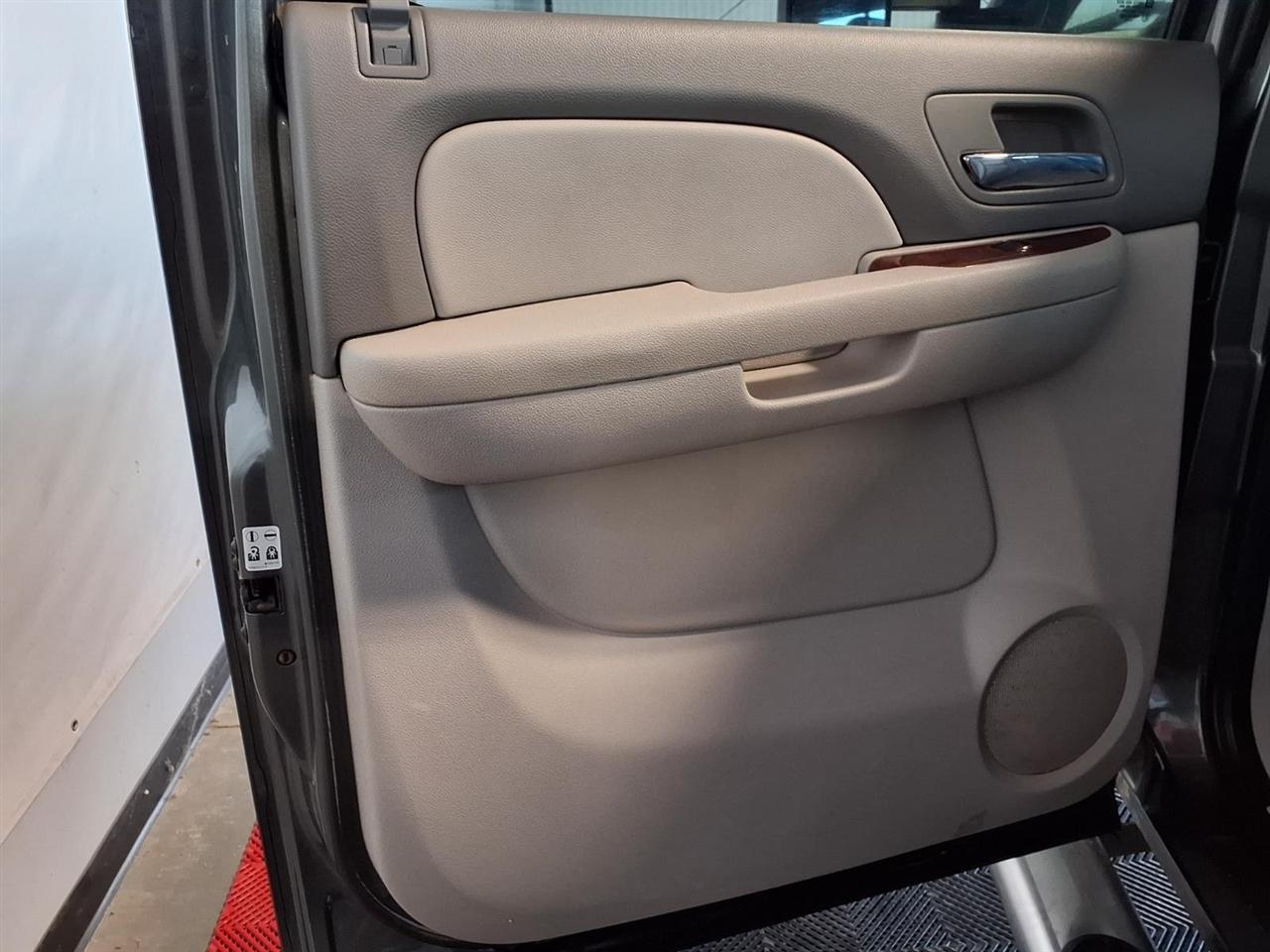 Chevrolet Silverado 2500HD 4WD Crew Cab 153.7" LTZ 2011