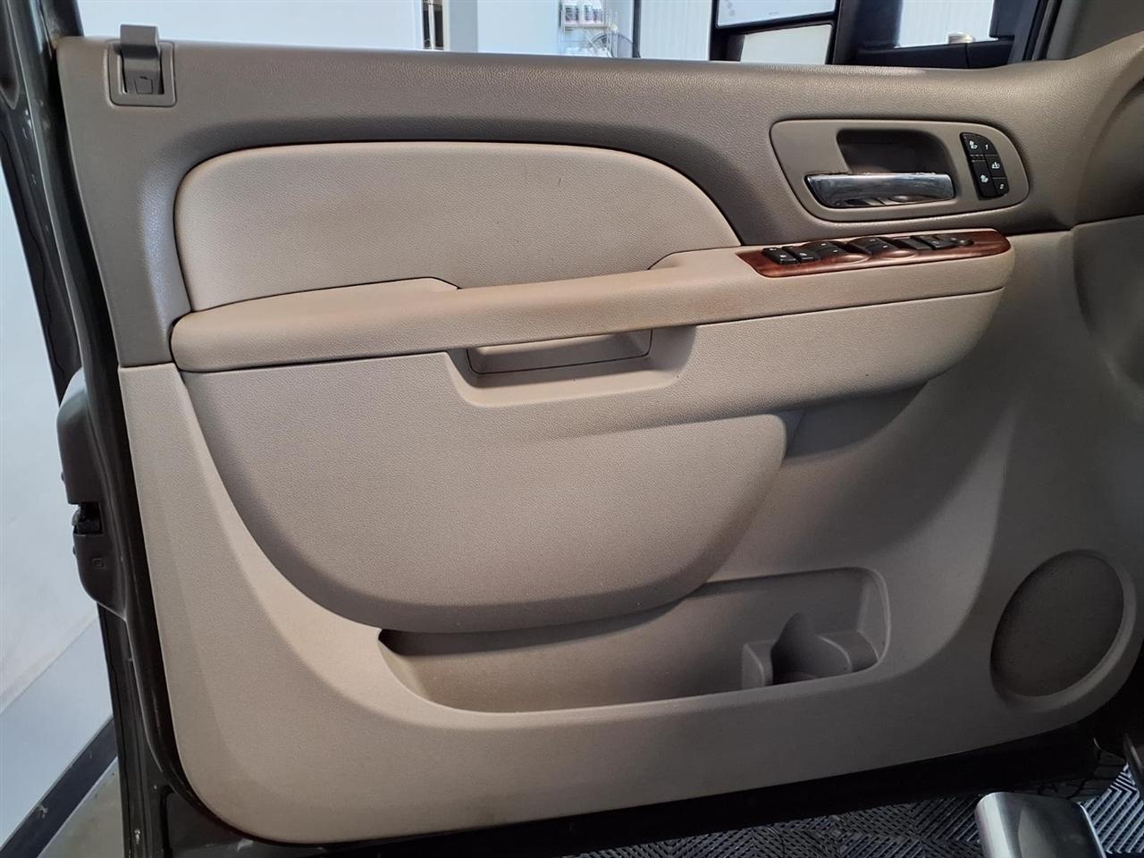 Chevrolet Silverado 2500HD 4WD Crew Cab 153.7" LTZ 2011