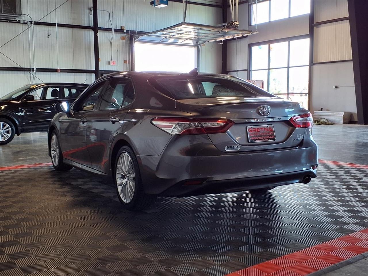 Toyota Camry XLE Auto (Natl) 2018