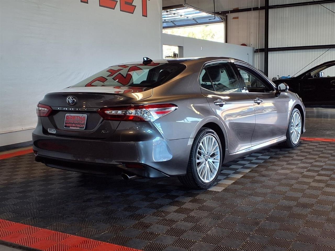 Toyota Camry XLE Auto (Natl) 2018