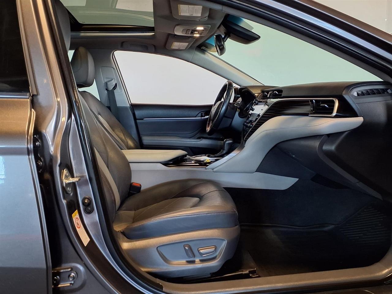 Toyota Camry XLE Auto (Natl) 2018