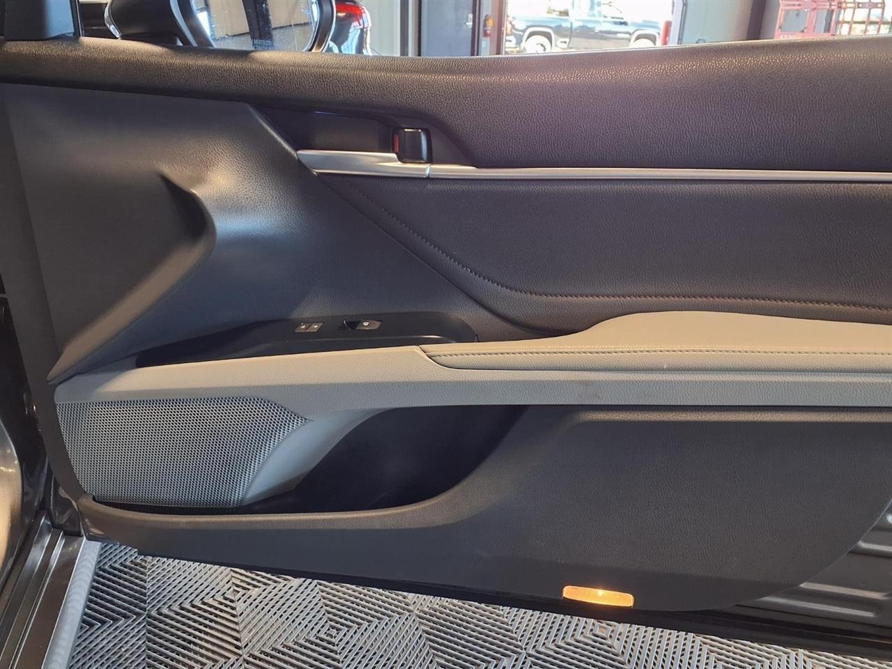 Toyota Camry XLE Auto (Natl) 2018