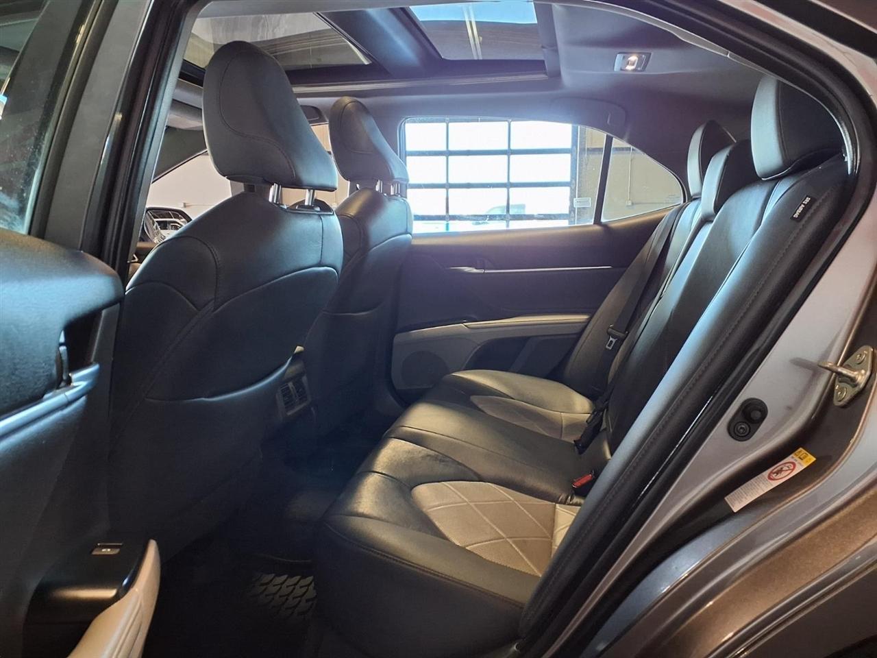 Toyota Camry XLE Auto (Natl) 2018