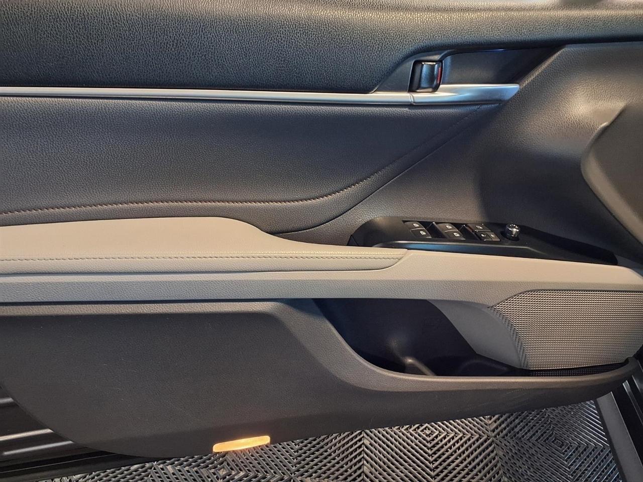 Toyota Camry XLE Auto (Natl) 2018