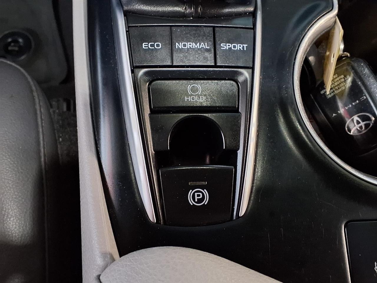 Toyota Camry XLE Auto (Natl) 2018