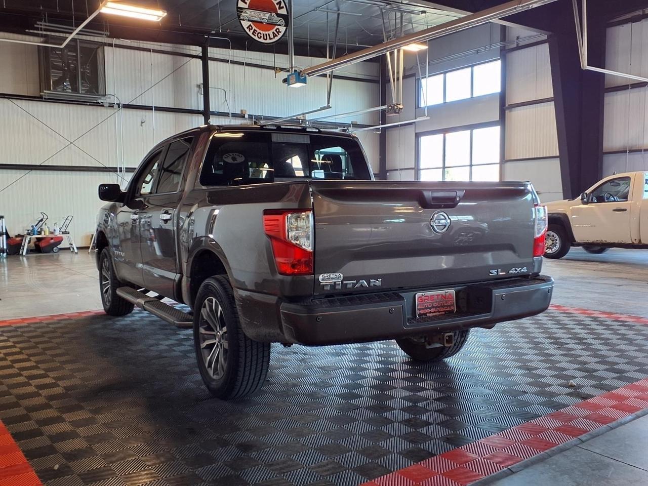 Nissan Titan 4x4 Crew Cab SL 2017