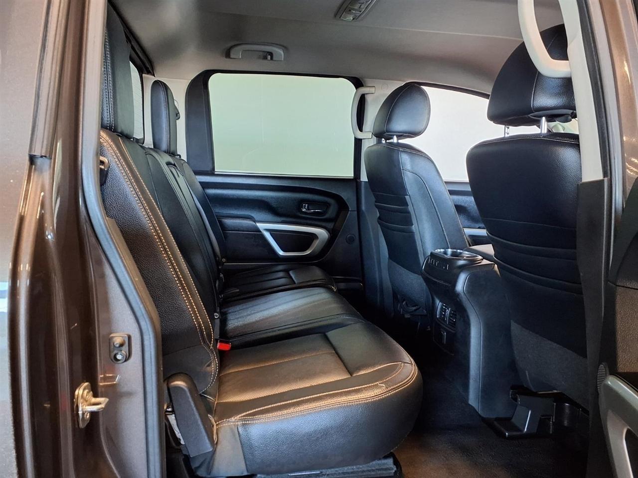 Nissan Titan 4x4 Crew Cab SL 2017