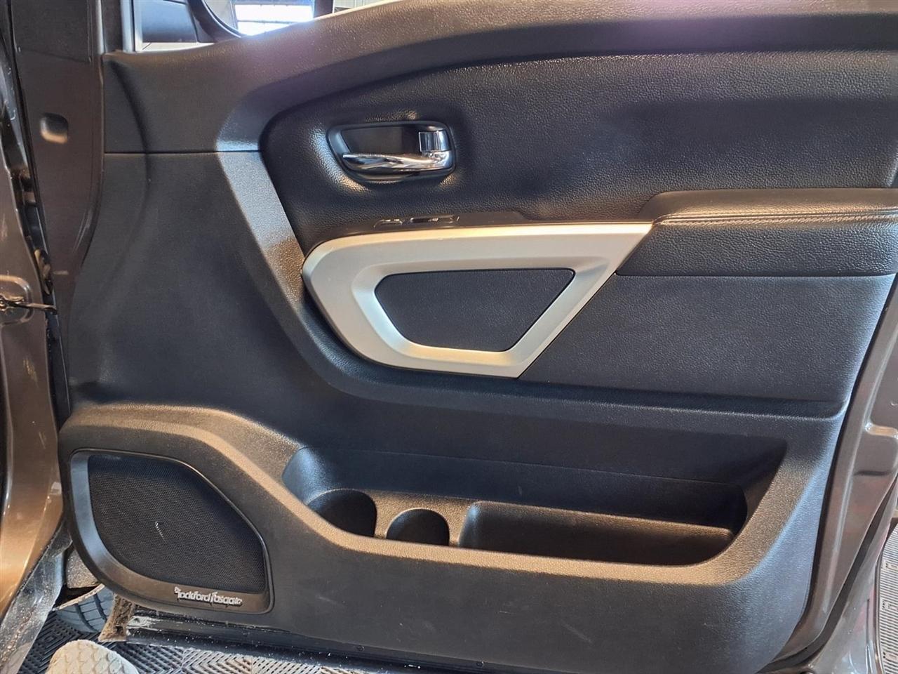 Nissan Titan 4x4 Crew Cab SL 2017