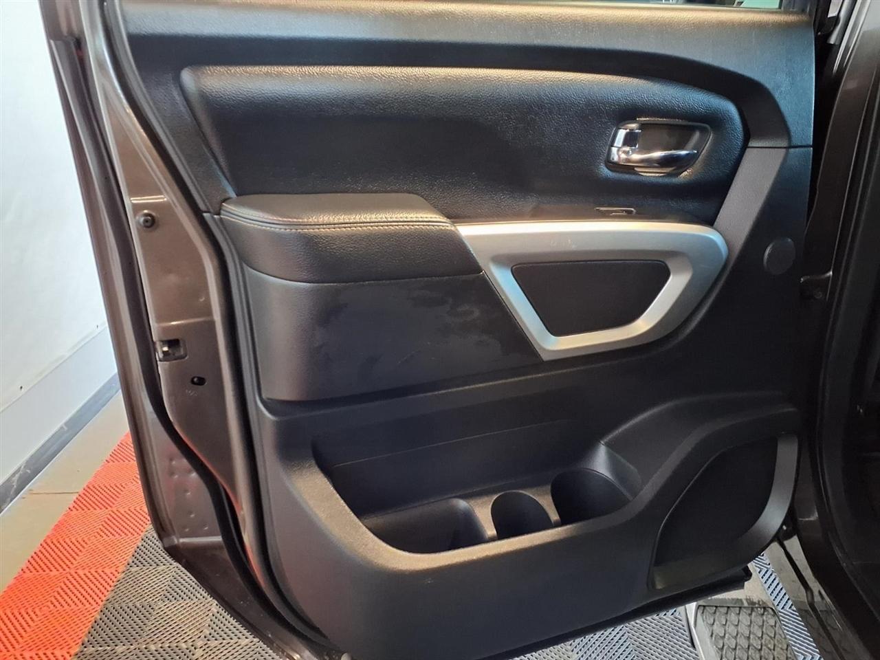 Nissan Titan 4x4 Crew Cab SL 2017