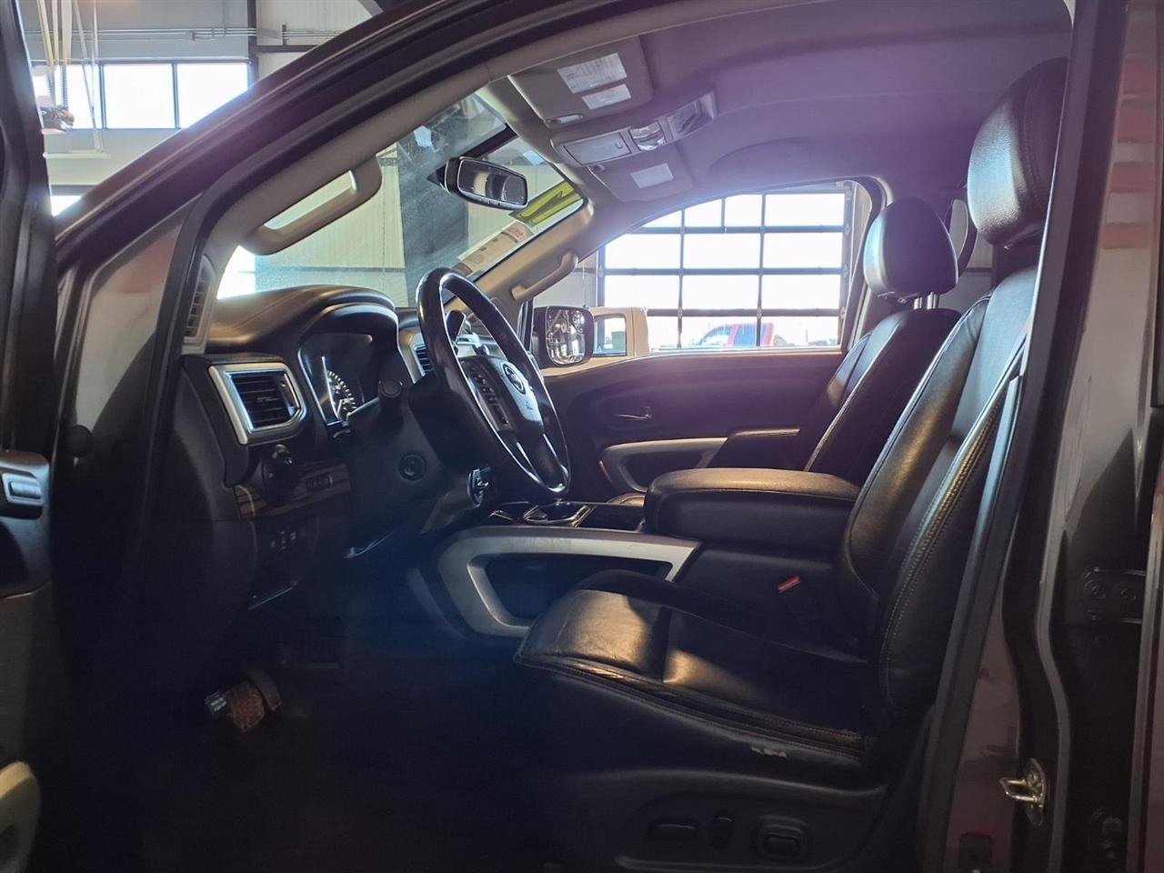 Nissan Titan 4x4 Crew Cab SL 2017