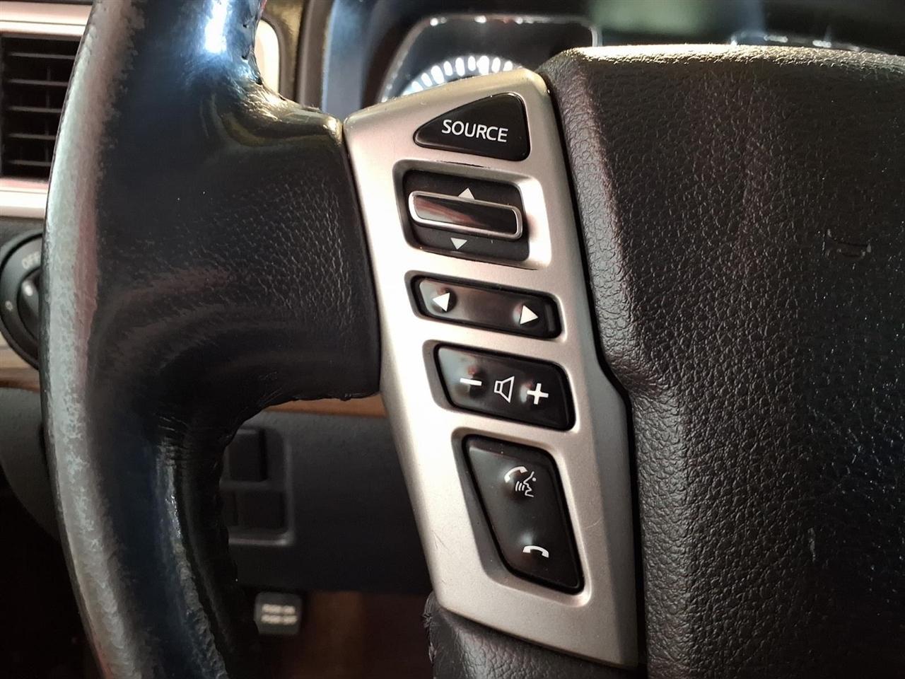 Nissan Titan 4x4 Crew Cab SL 2017