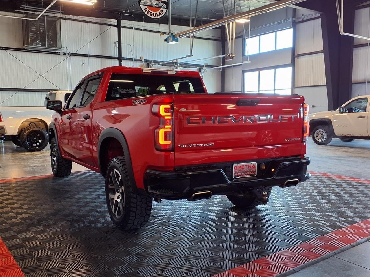 Chevrolet Silverado 1500 4WD Crew Cab 147" Custom Trail Boss 2020