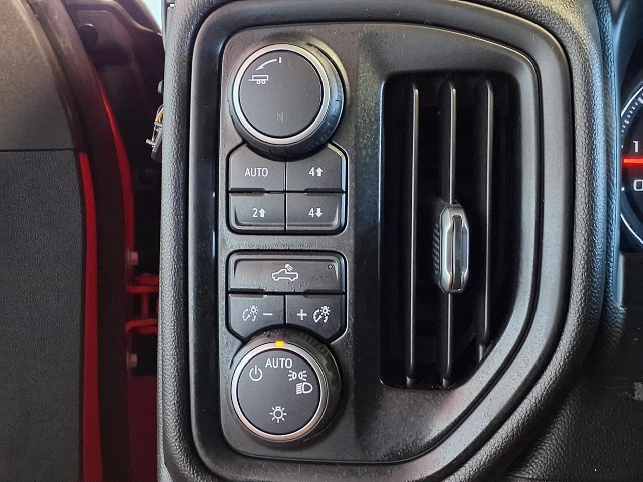 Chevrolet Silverado 1500 4WD Crew Cab 147" Custom Trail Boss 2020