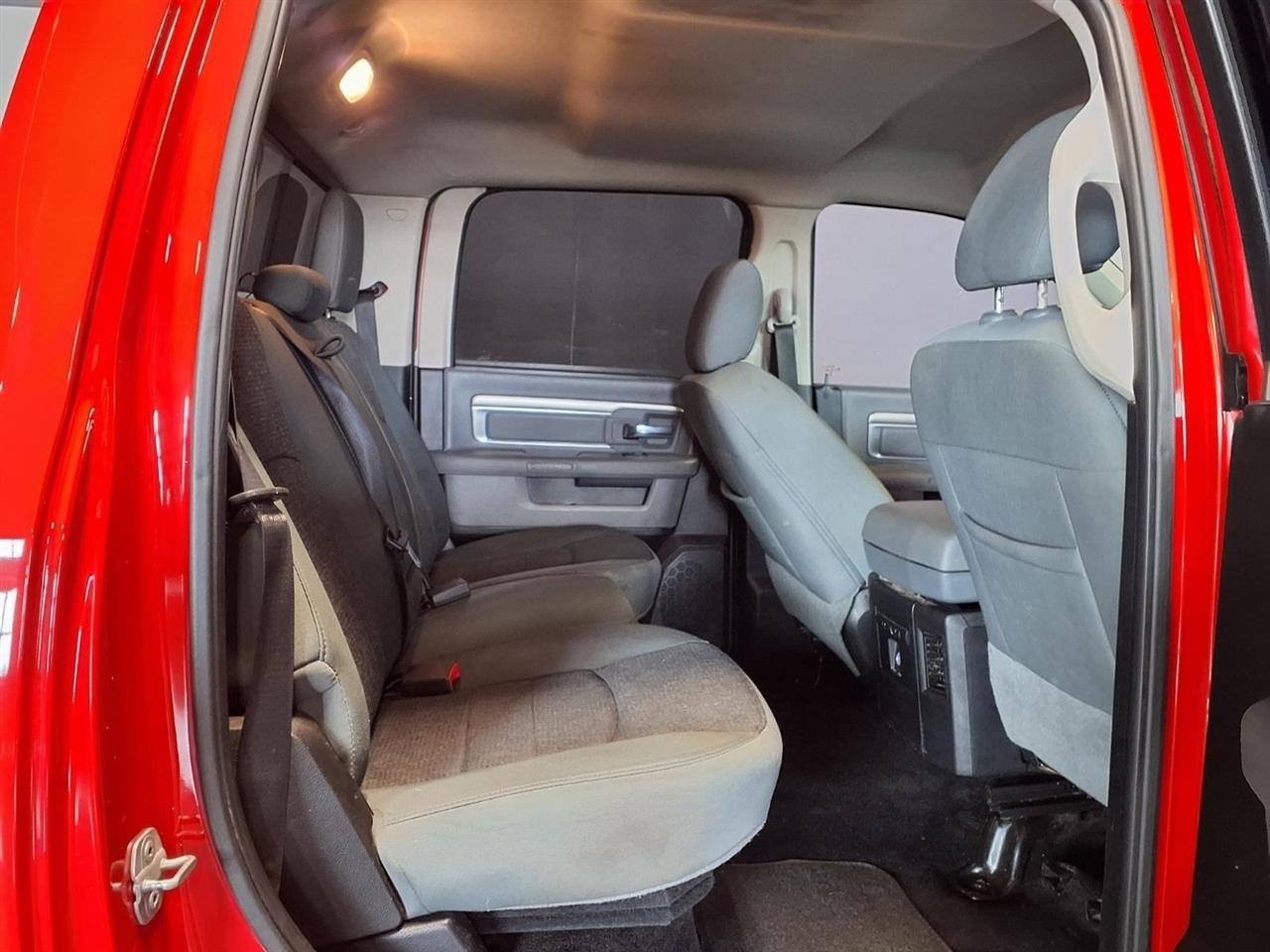 RAM 1500 4WD Crew Cab 140.5" Big Horn 2015